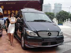 奔馳商務(wù)房車系列在京上市，豪華科技引領(lǐng)出行新風尚
